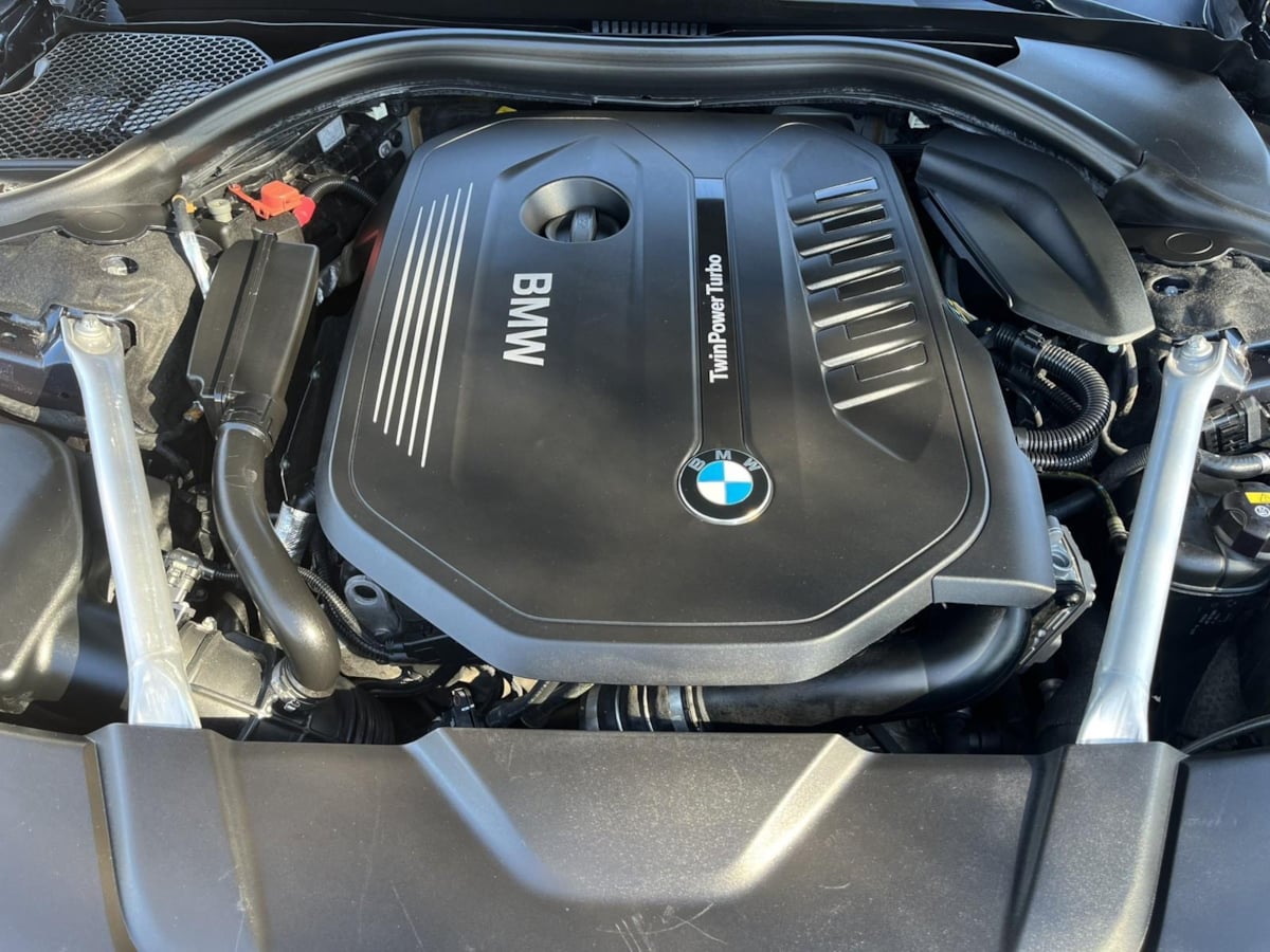 Additional photo of vehicle.