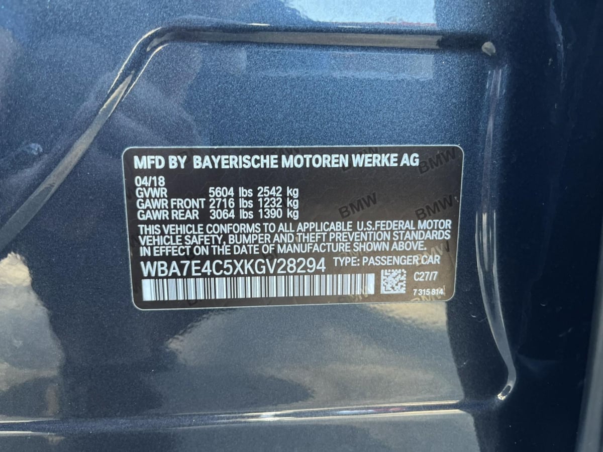 Additional photo of vehicle.