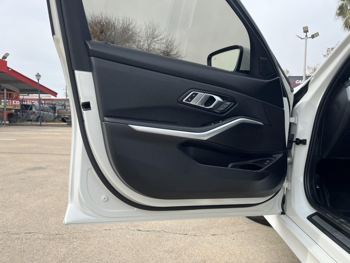 Additional photo of vehicle.