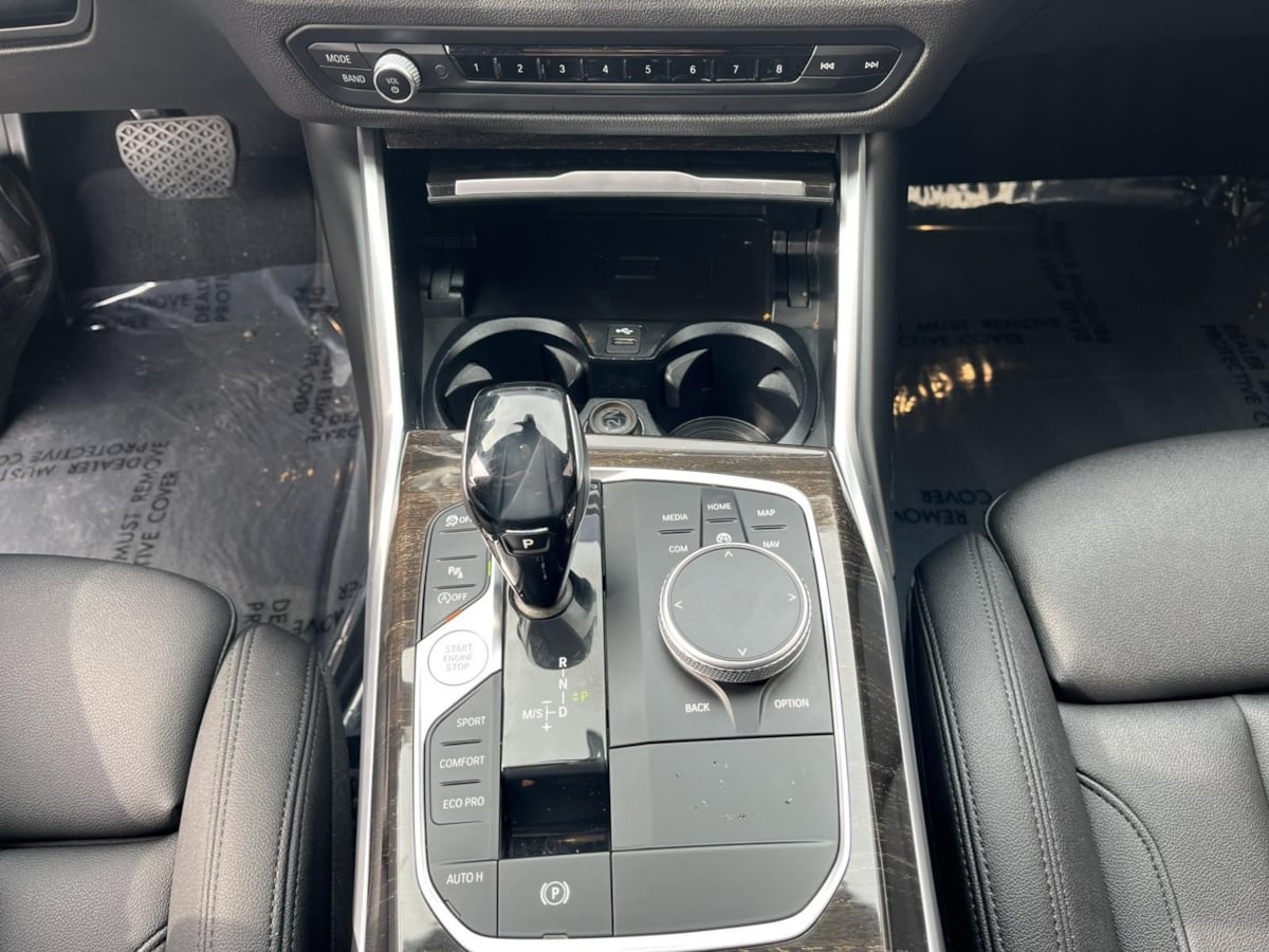 Additional photo of vehicle.