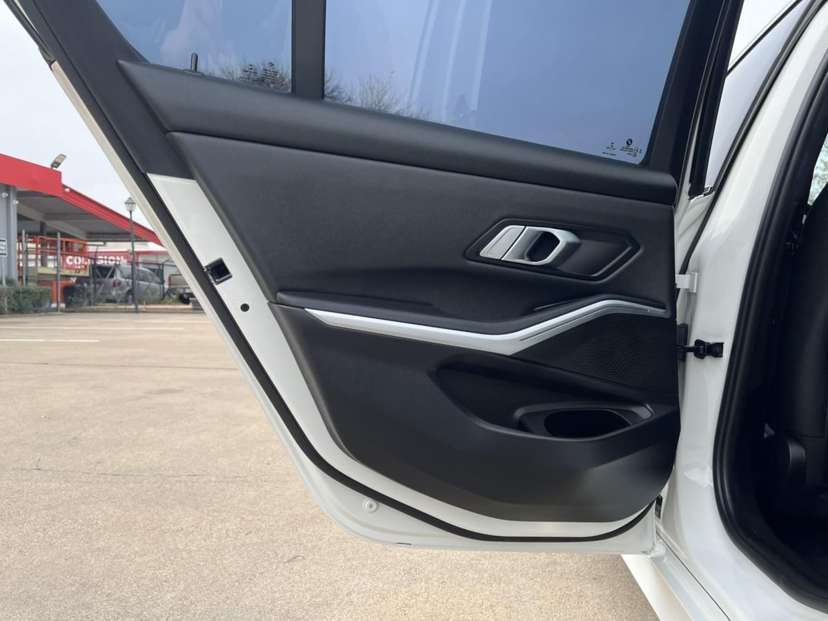 Additional photo of vehicle.