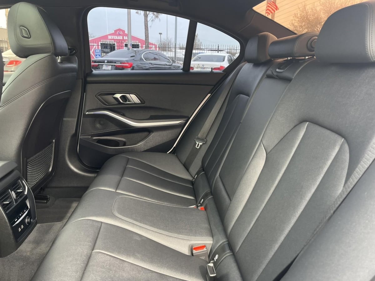 Additional photo of vehicle.