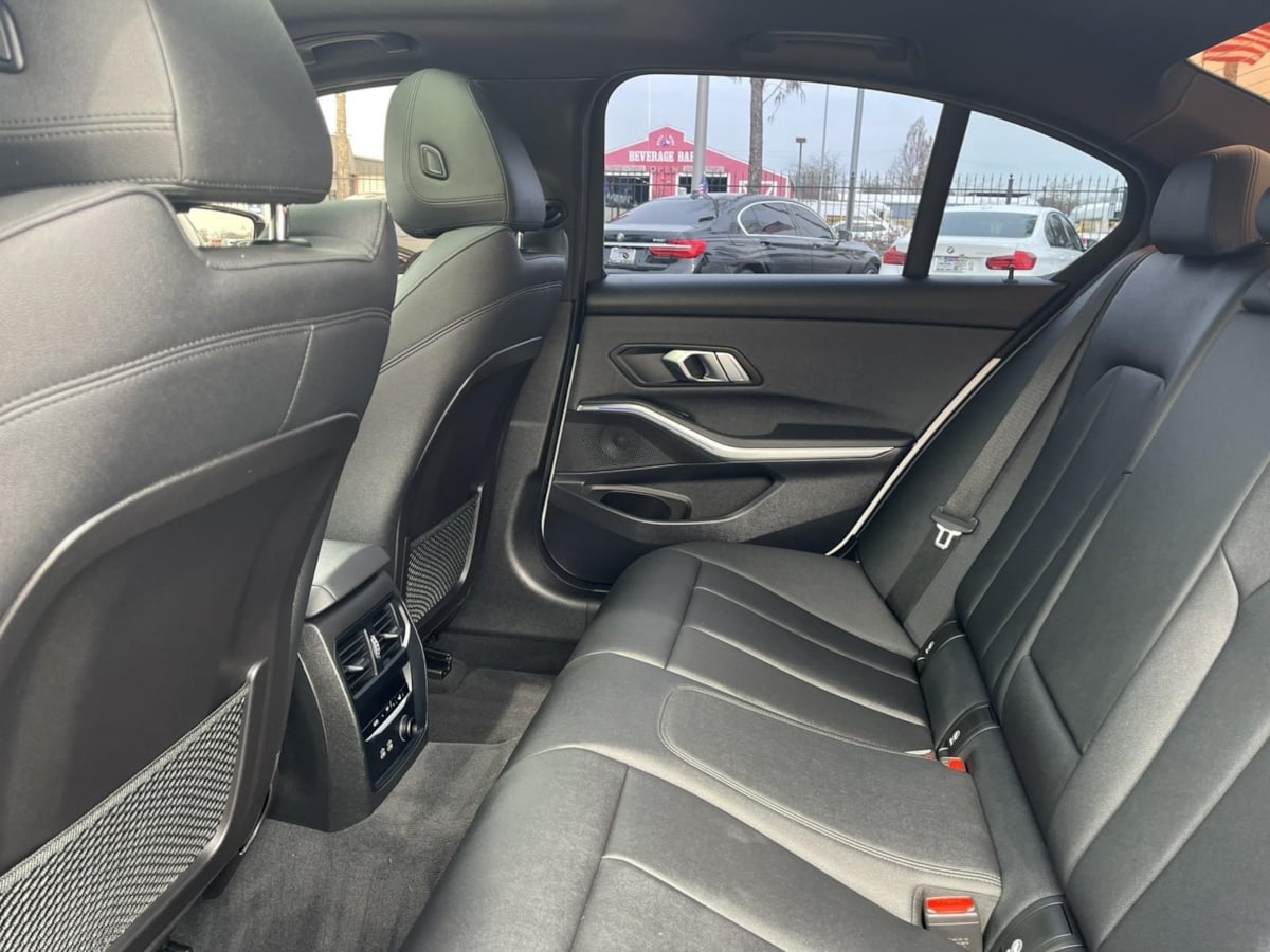 Additional photo of vehicle.