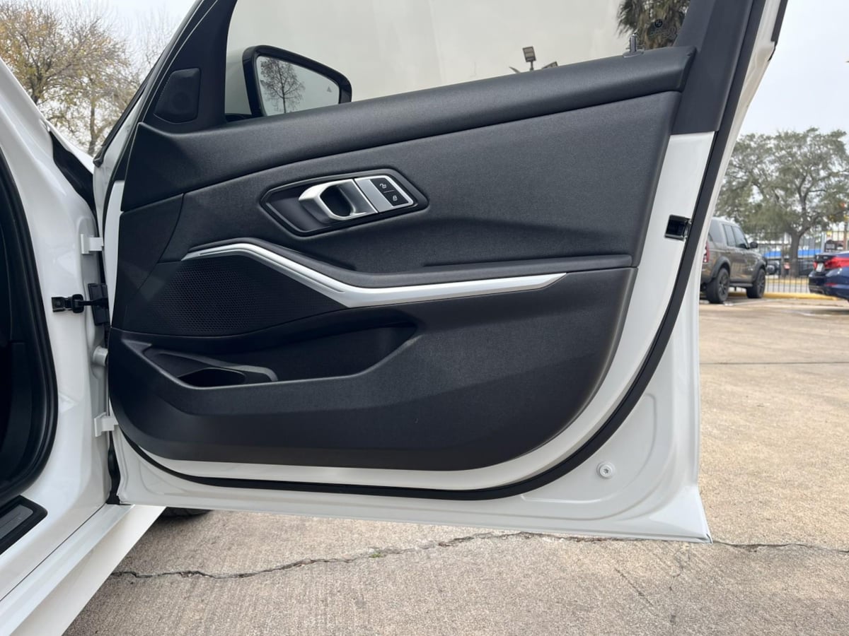 Additional photo of vehicle.