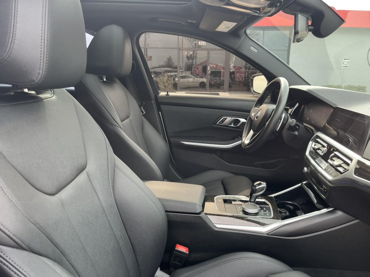 Additional photo of vehicle.