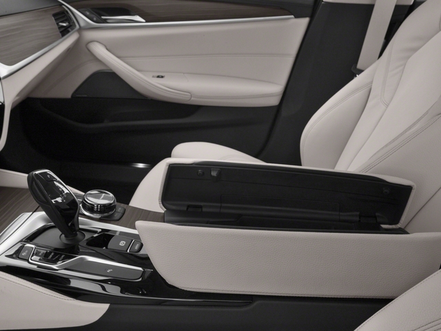 Additional photo of vehicle.