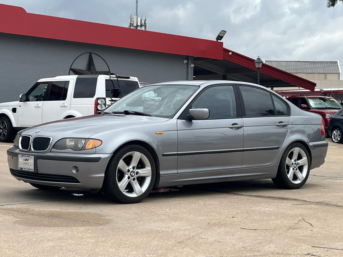 2004 BMW 3 Series 325i's photo