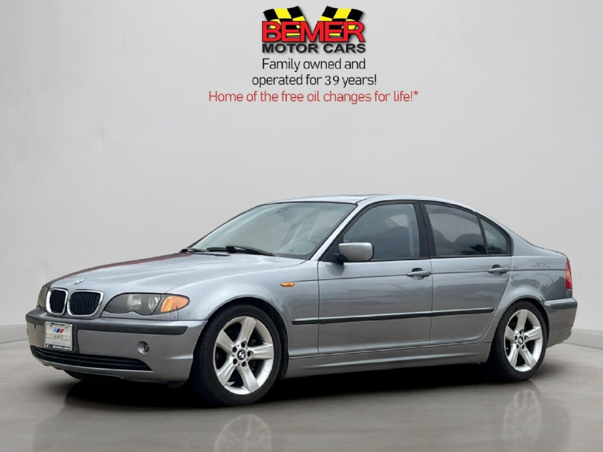 2004 BMW 3 Series 325i's photo