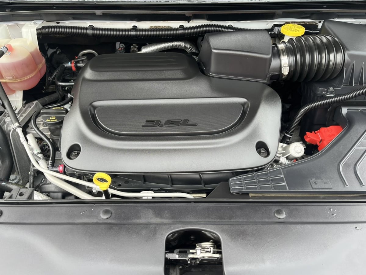 2022 Chrysler Pacifica Touring L's photo