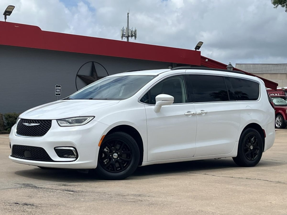 2022 Chrysler Pacifica Touring L's photo