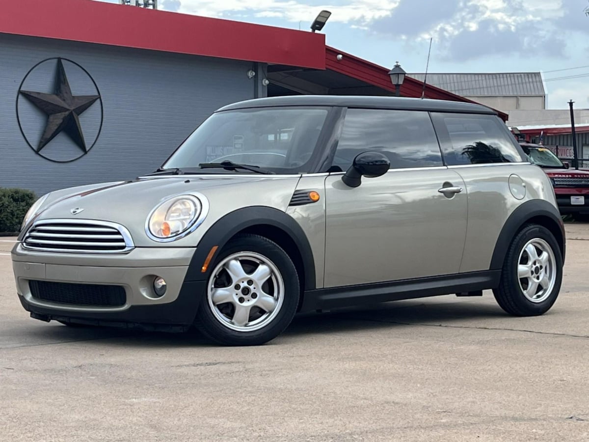 Gold 2009 MINI Cooper Hatchback Front-Wheel Drive Manual