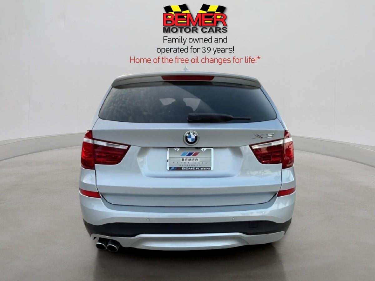 Additional photo of vehicle.