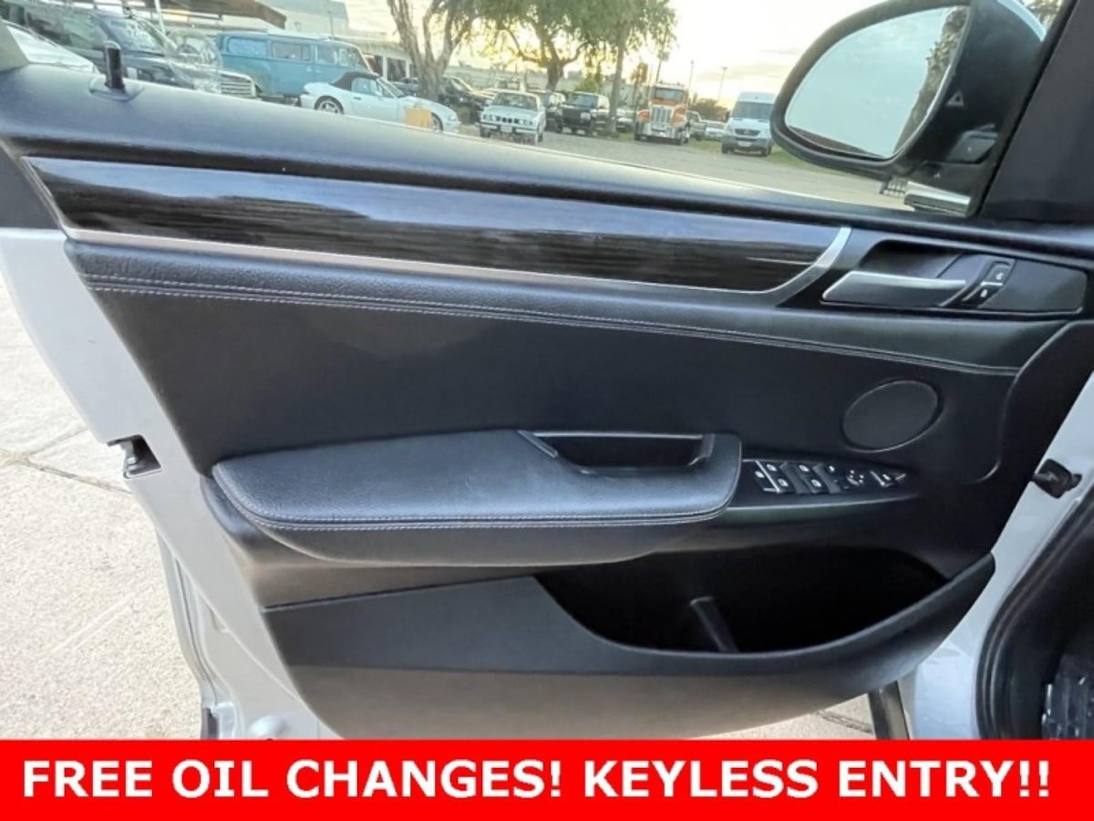 Additional photo of vehicle.