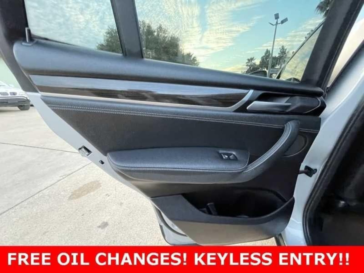 Additional photo of vehicle.