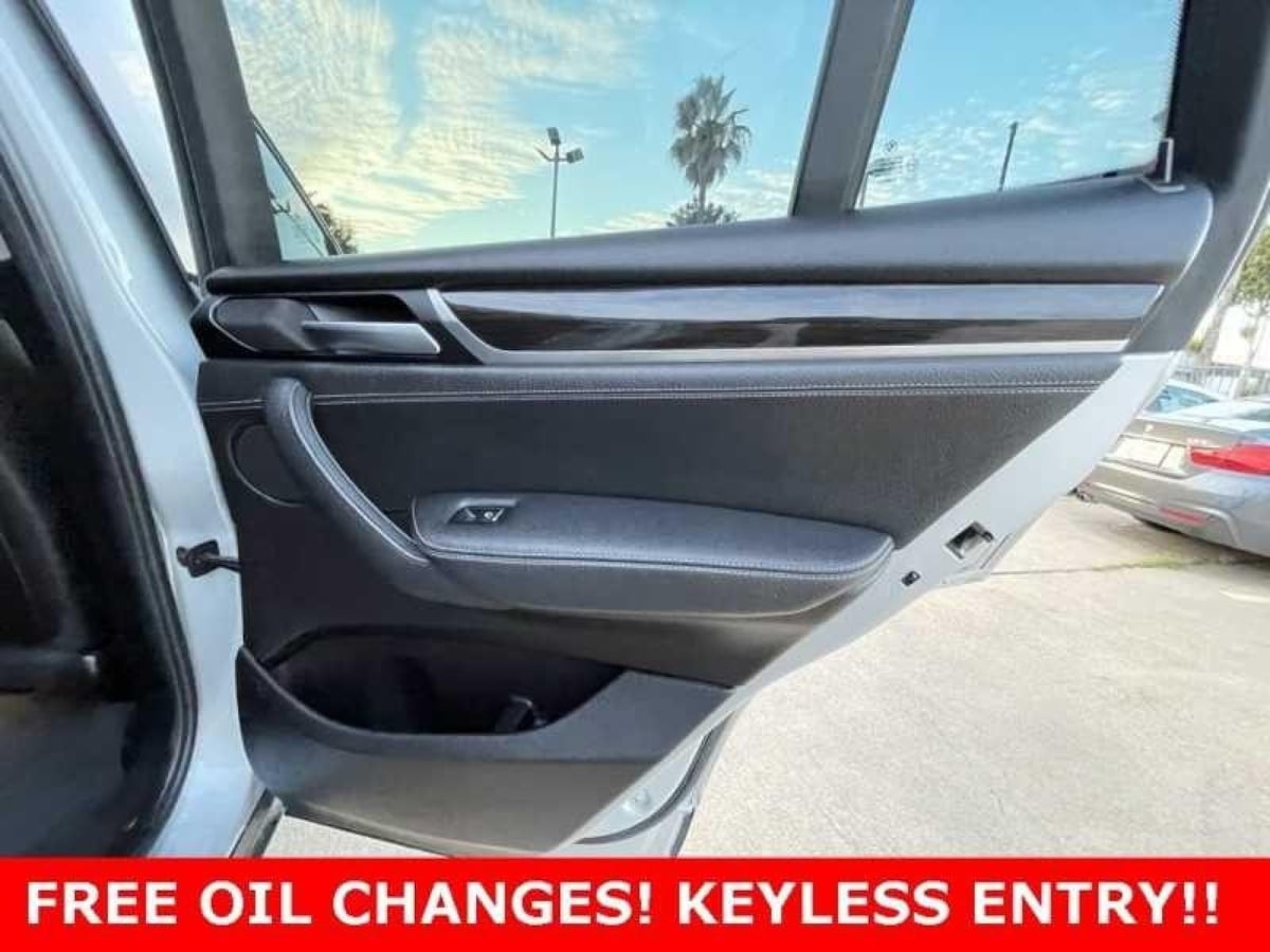 Additional photo of vehicle.