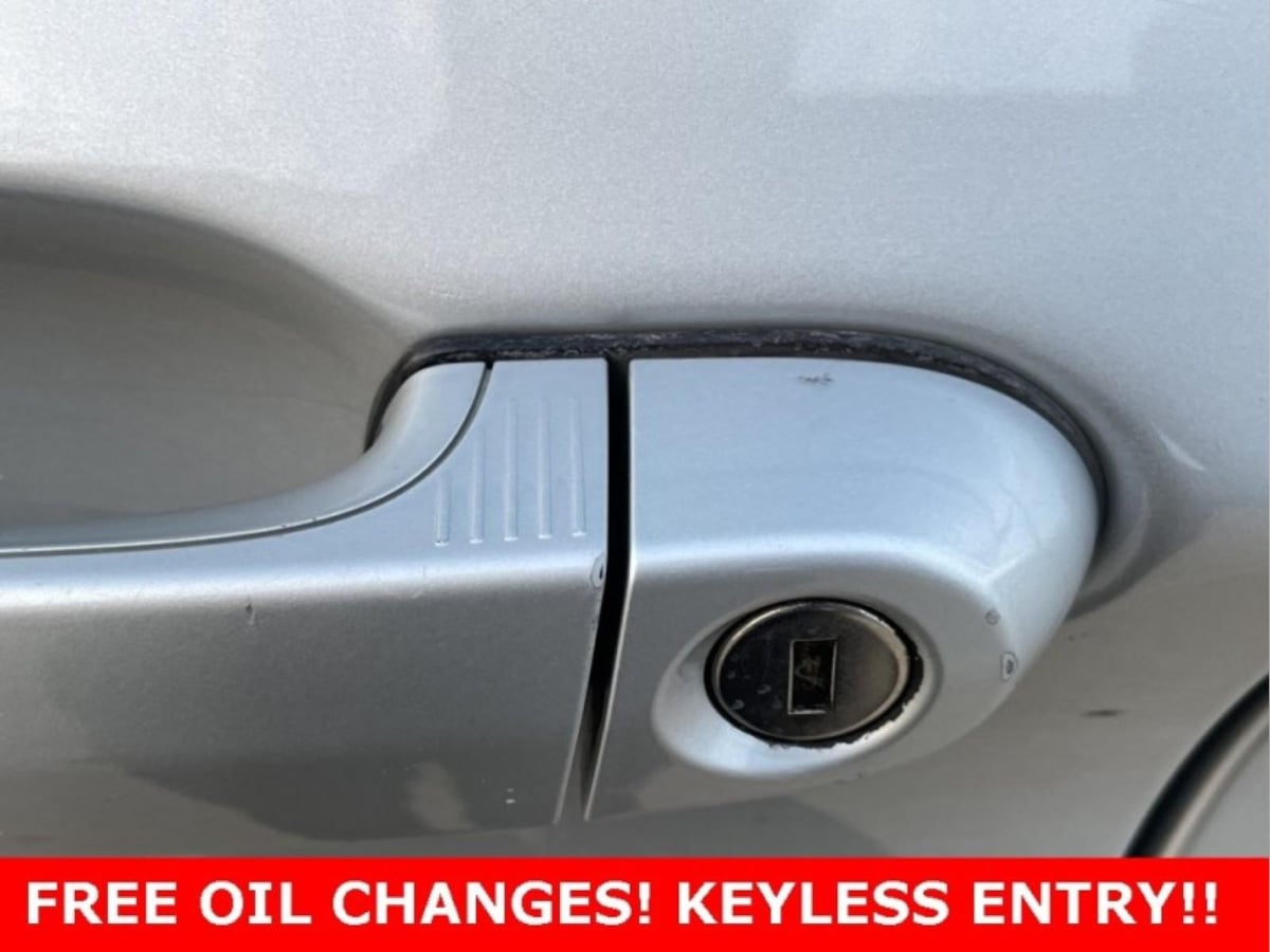 Additional photo of vehicle.