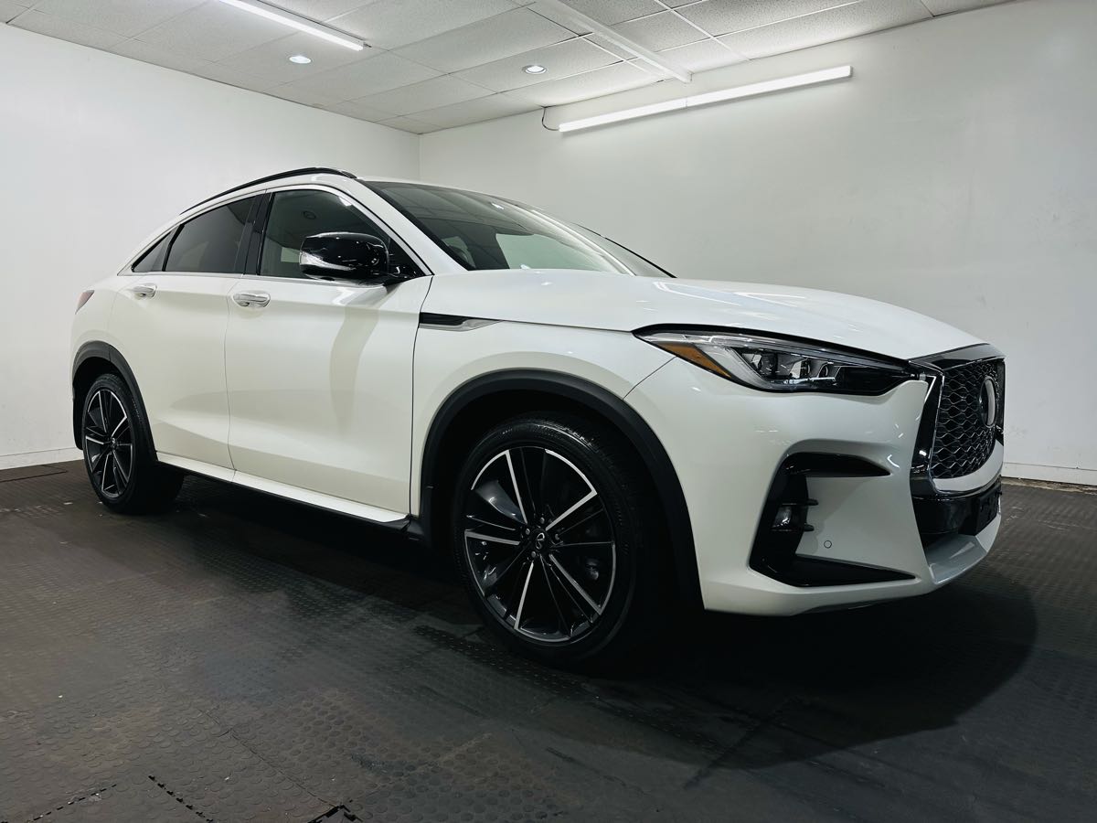 2022 INFINITI QX55 ESSENTIAL with PRO ASSIST PACKAGE!