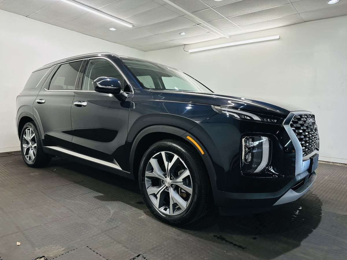 2020 Hyundai Palisade SEL Premium with Leather Sunroof  2nd row buckets