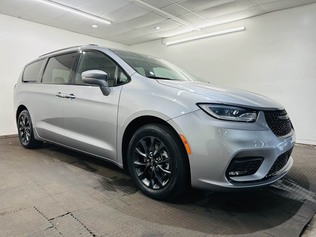 2021 Chrysler Pacifica Touring  S SPORT PACK with Home Theatre