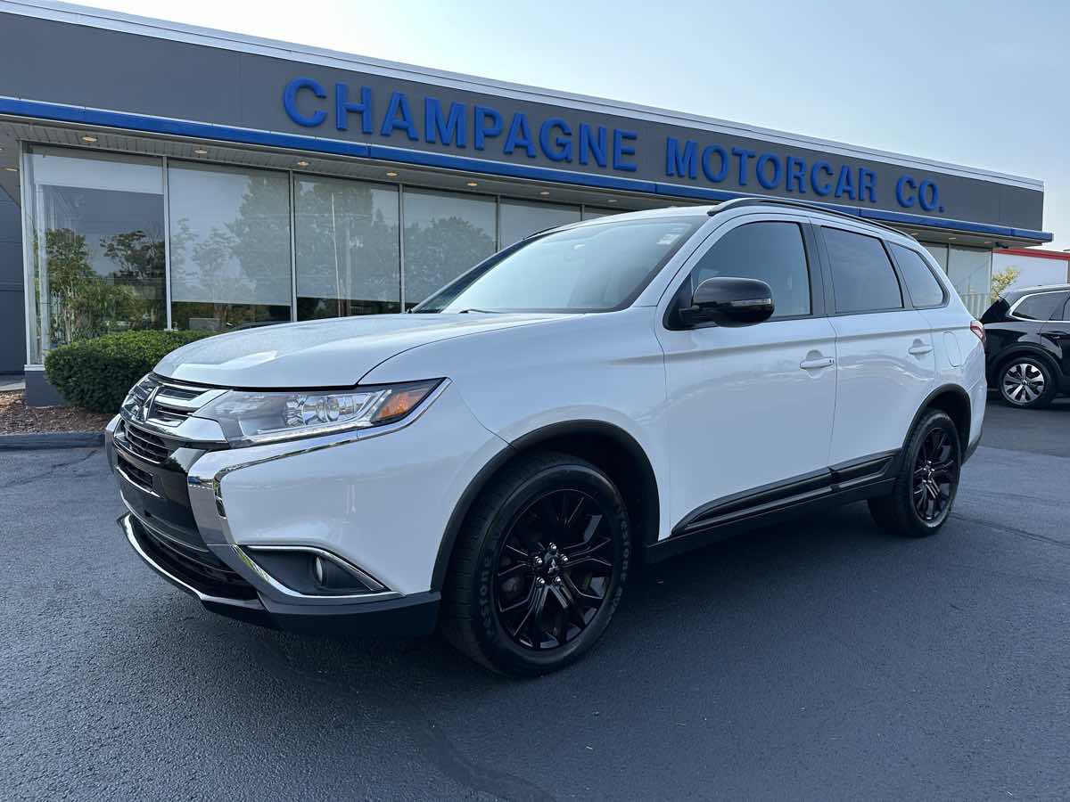 2018 Mitsubishi Outlander LE 3rd Row Seat, Power Sunroof, Heated Seats