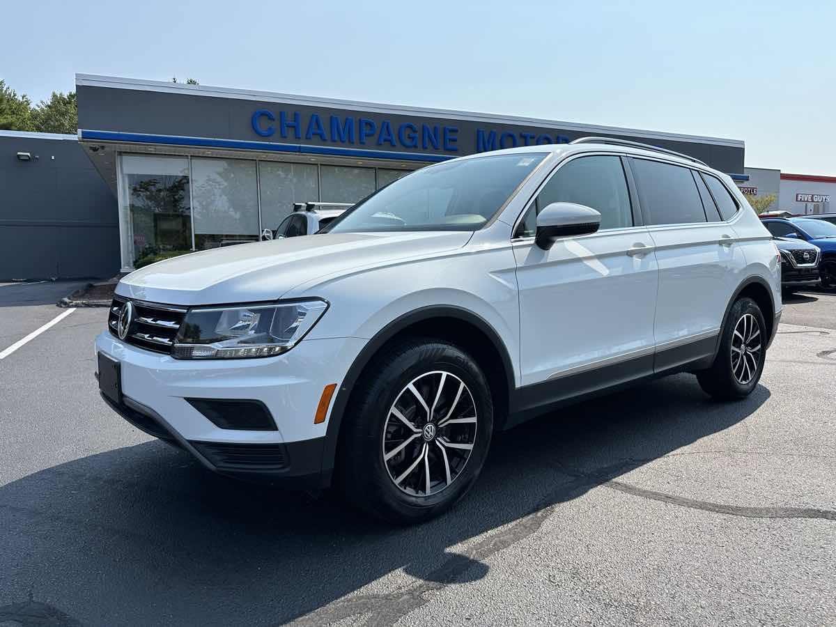 2021 Volkswagen Tiguan SE with Panoramic Sunroof!