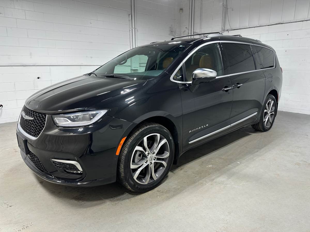 2021 Chrysler Pacifica Pinnacle Luxury Edition All Wheel Drive!