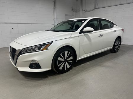 Sold 2019 Nissan Altima 2.5 SV ALL WHEEL DRIVE gets up to 36MPG, SUNROOF