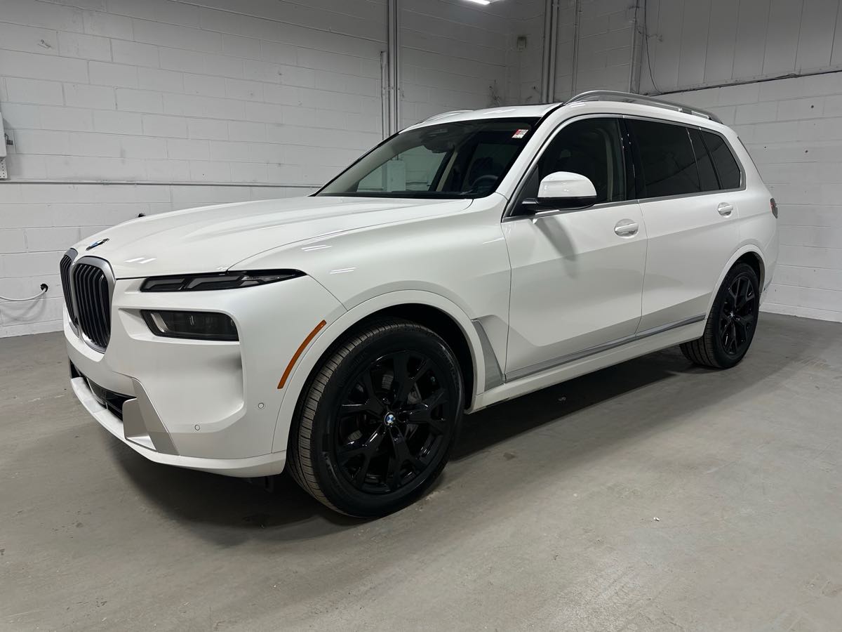 2025 BMW X7 xDrive40i Showroom NEW Condition, 3,000 miles