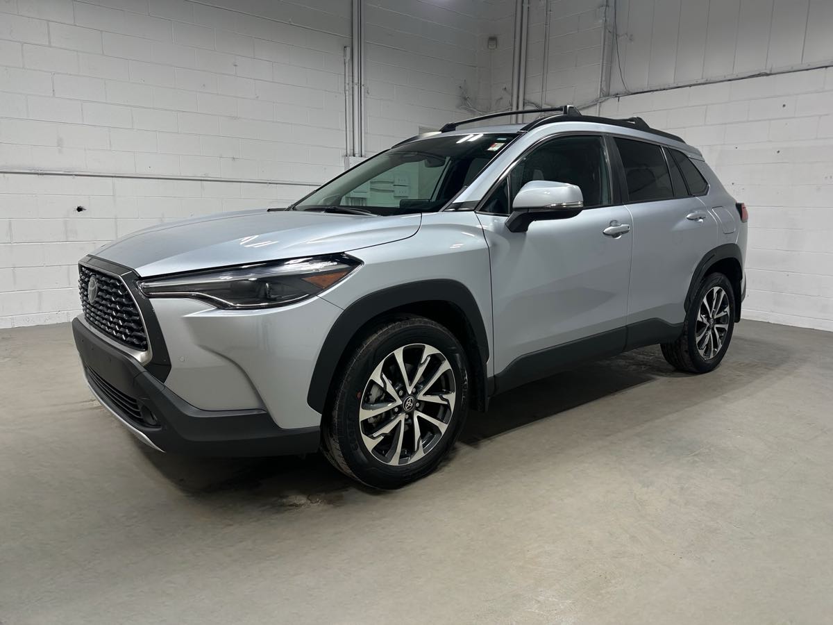 2023 Toyota Corolla Cross XLE with Sunroof