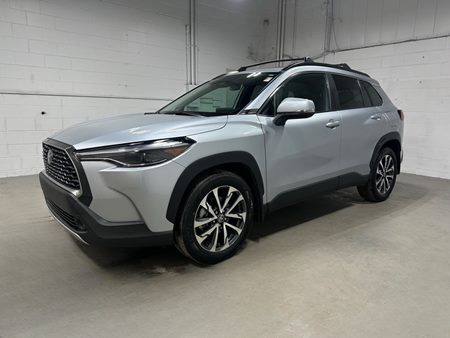 2023 Toyota Corolla Cross XLE with Sunroof