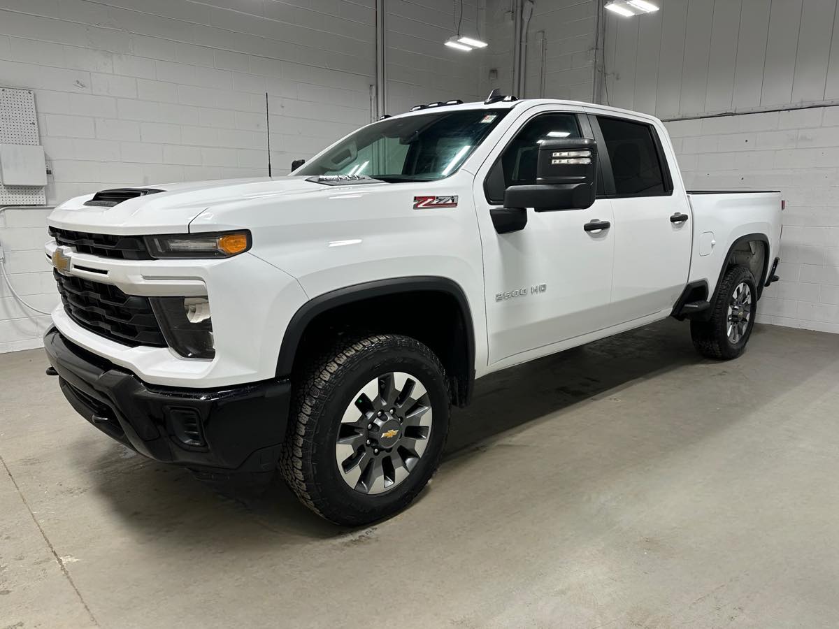 2024 Chevrolet Silverado 2500HD CREW Z71 Off Road Package w/ 6.6L V8