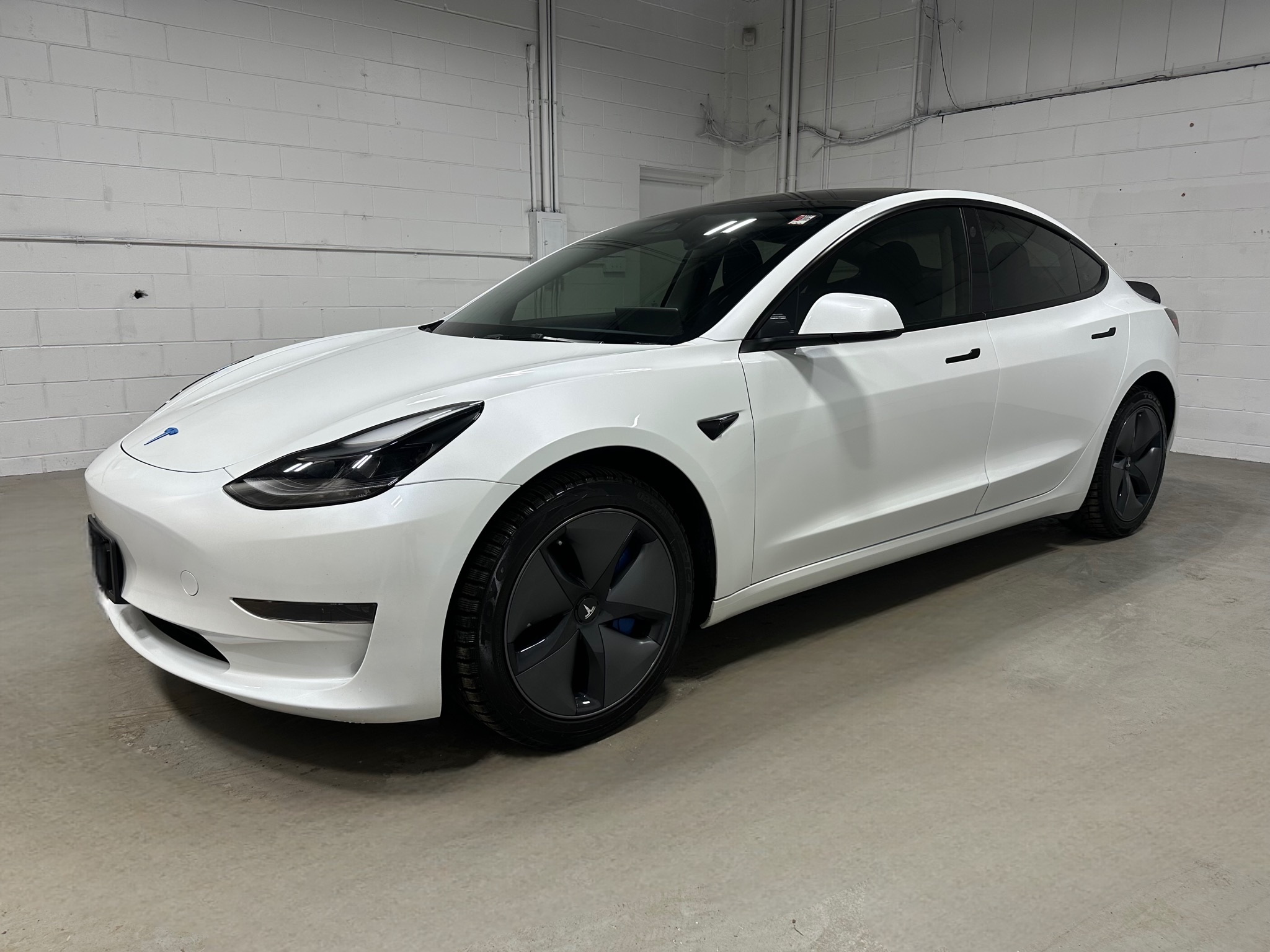 2023 Tesla Model 3 Aero Wheels, Autopilot, 270 mile range!