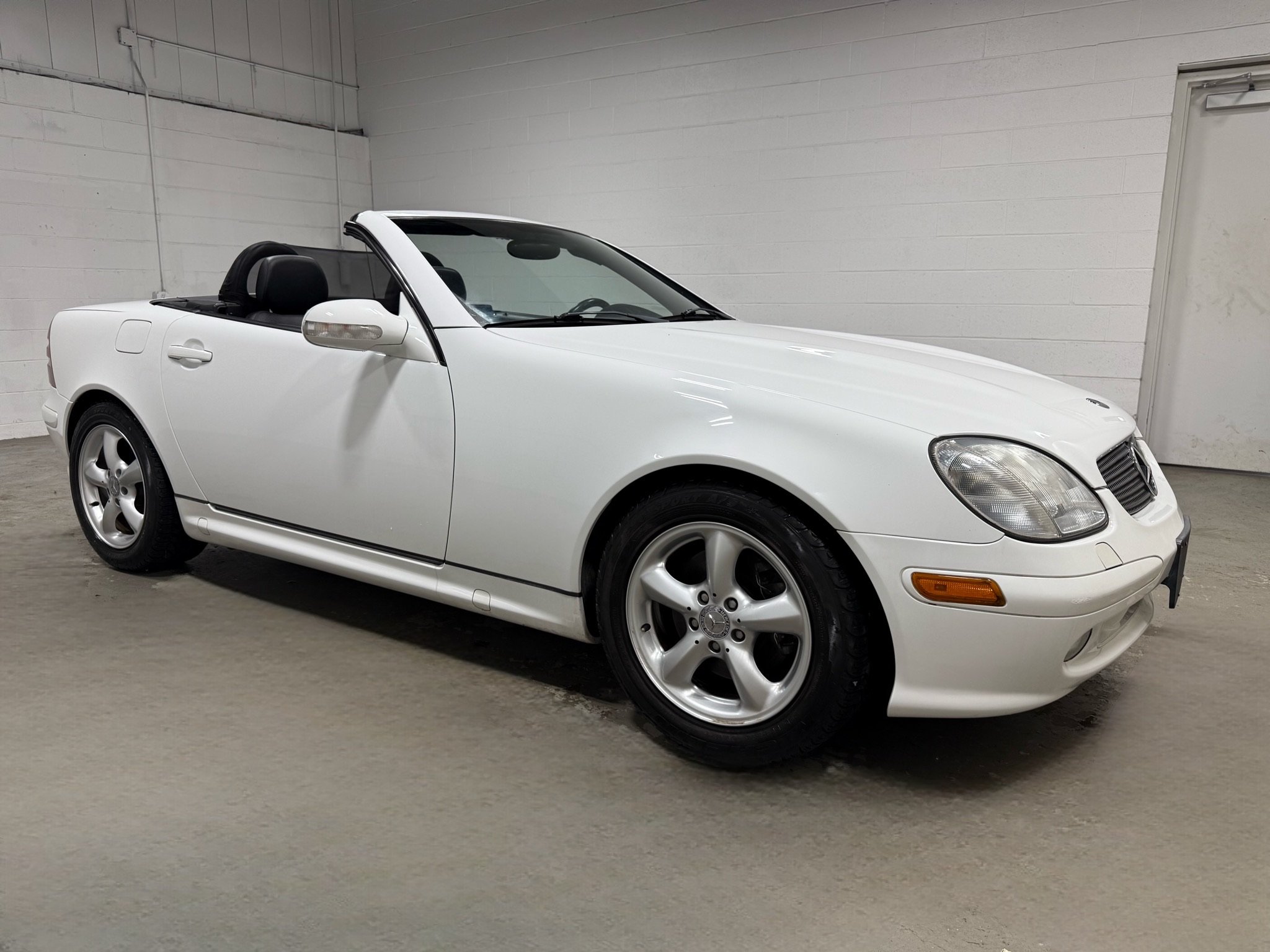 2001 Mercedes Benz SLK photo 2