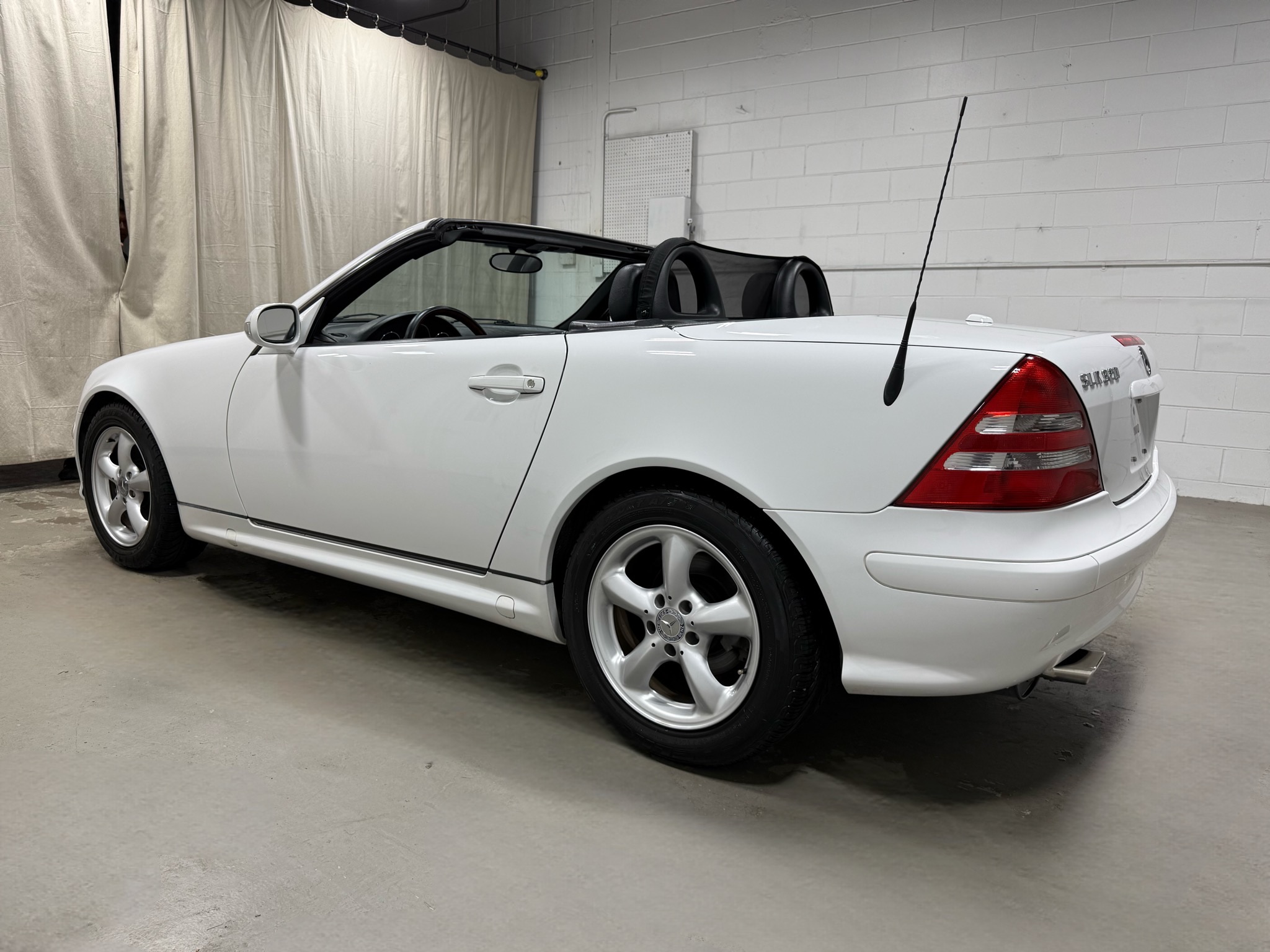 2001 Mercedes Benz SLK photo 4