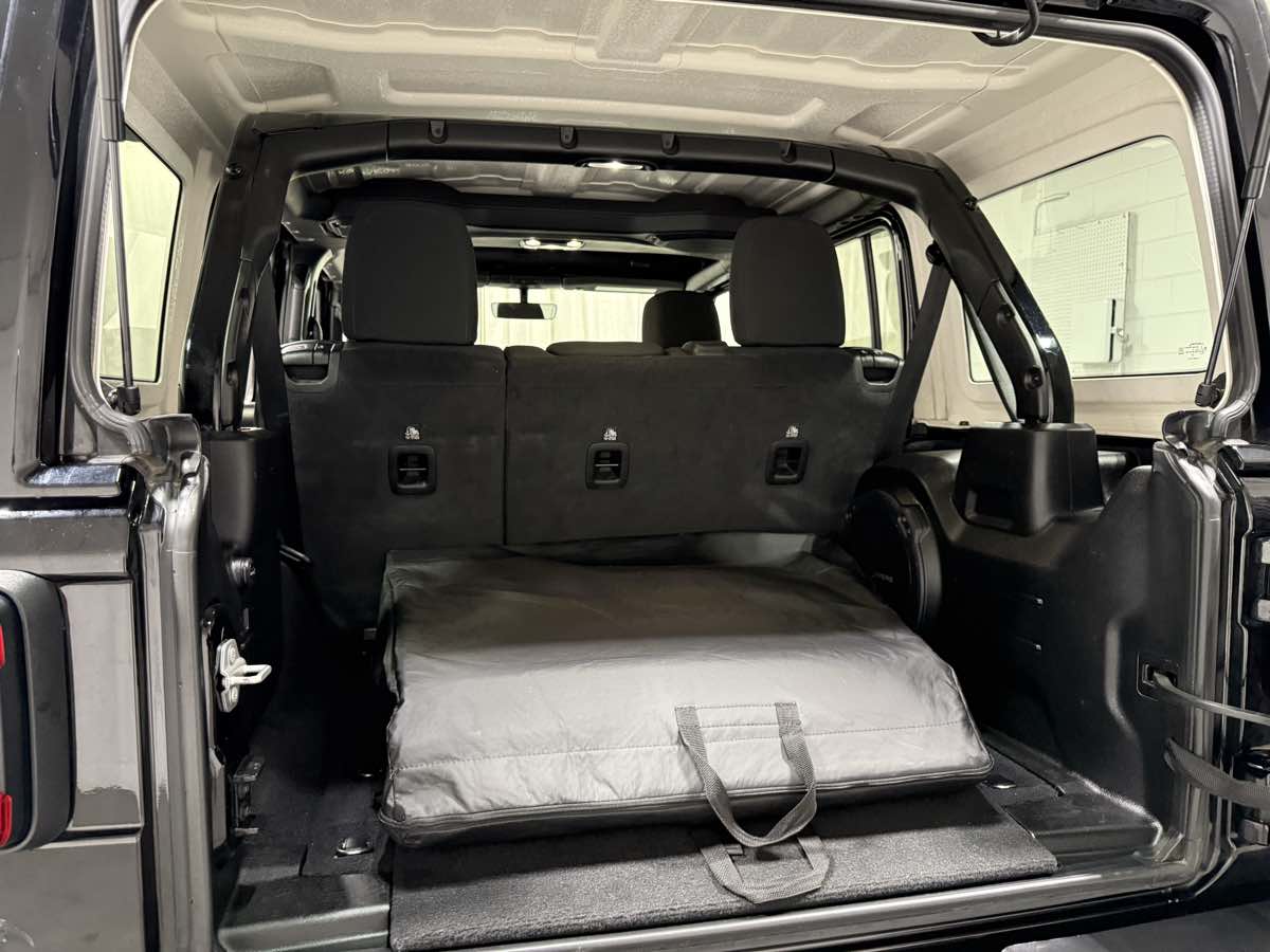 2022 Jeep Wrangler Unlimited High Tide Xtreme Recon photo 2