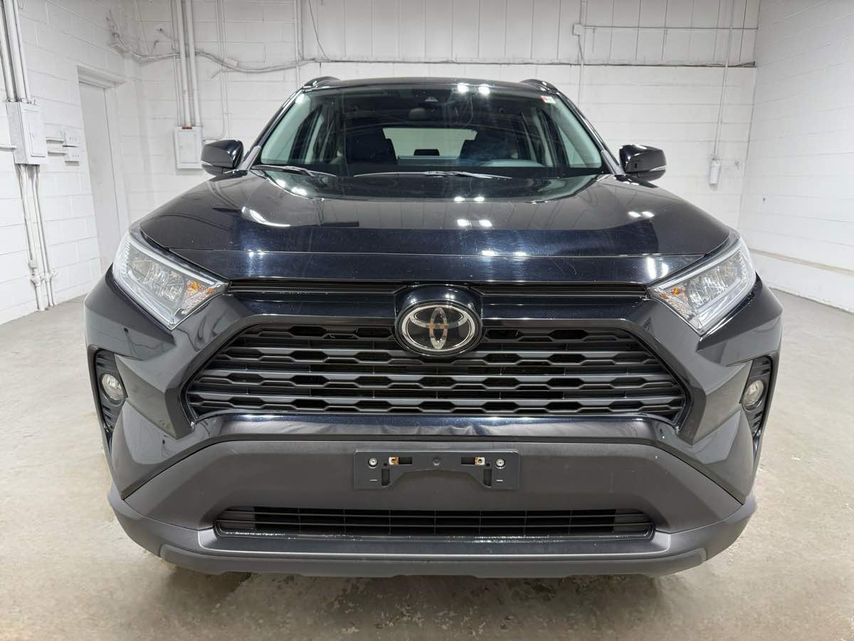 2021 Toyota RAV4 XLE photo 3