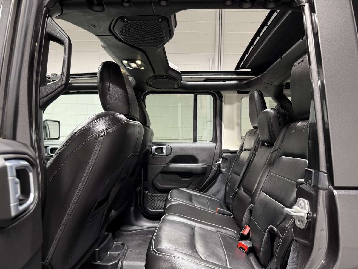 2021 Jeep Wrangler Unlimited Sahara photo 2
