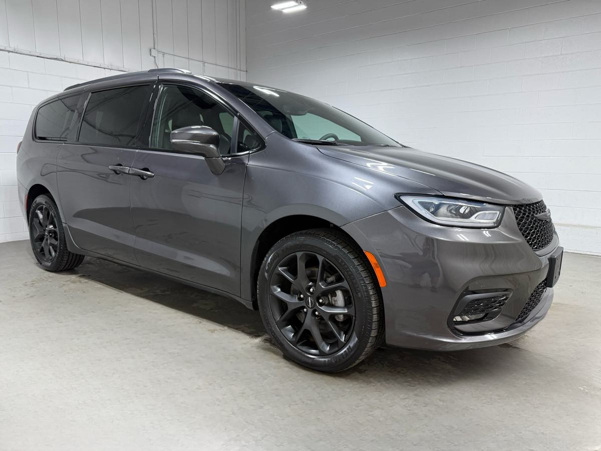 2022 Chrysler Pacifica Touring L photo 4