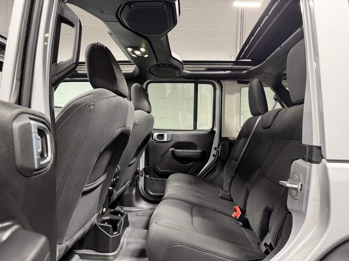 2022 Jeep Wrangler Unlimited Willys photo 2