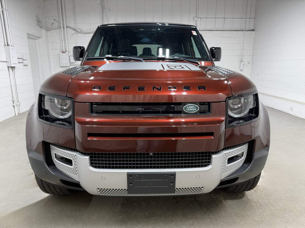 2023 Land Rover Defender SE photo 3