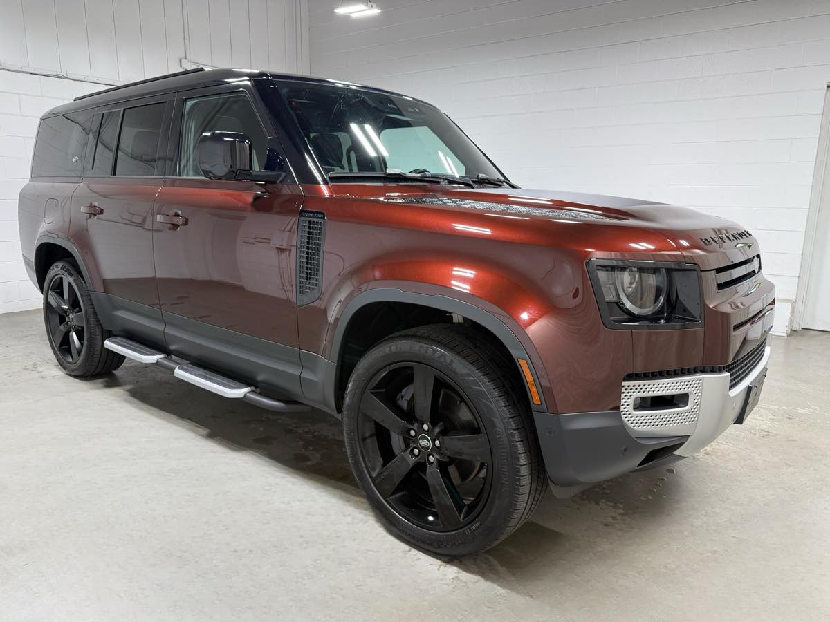 2023 Land Rover Defender SE photo 4