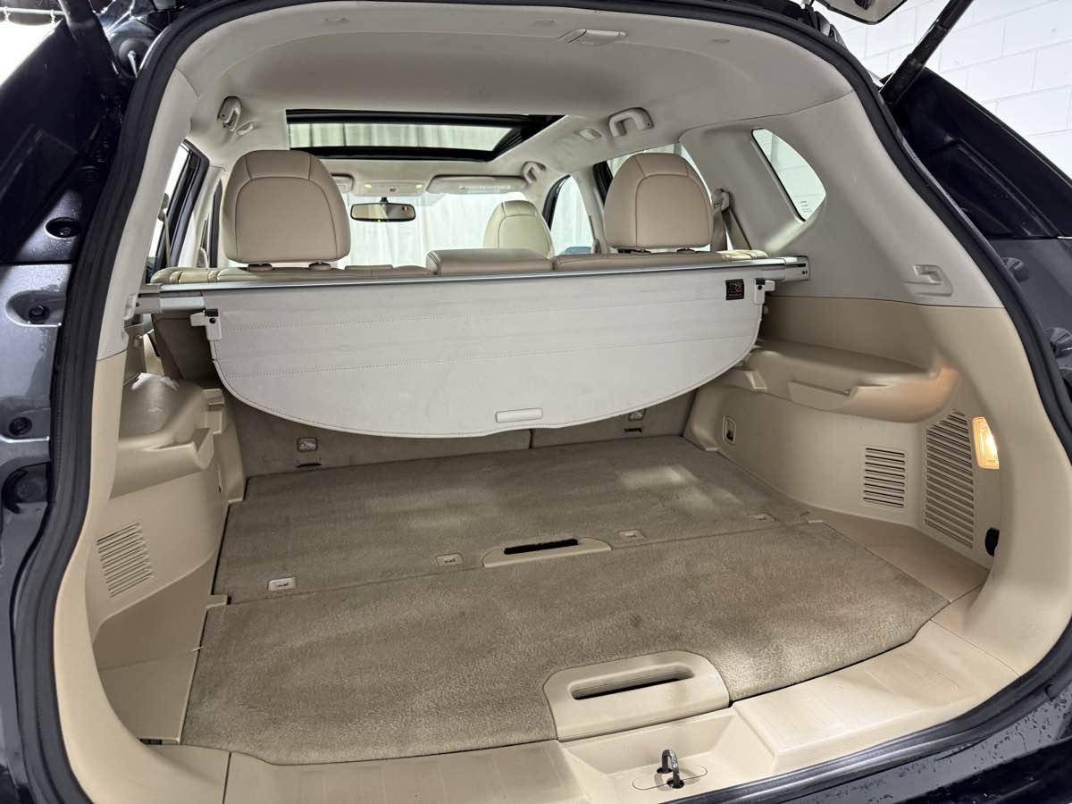 2015 Nissan Rogue SL photo 2