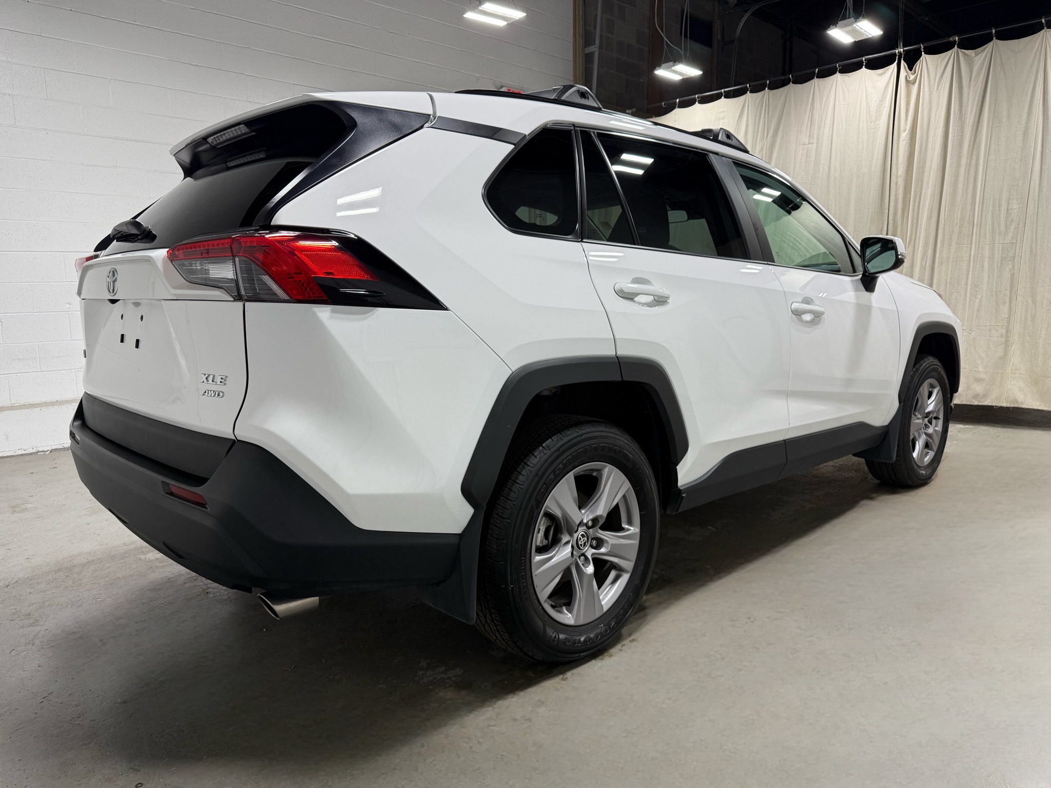 2025 Toyota RAV4 XLE photo 4