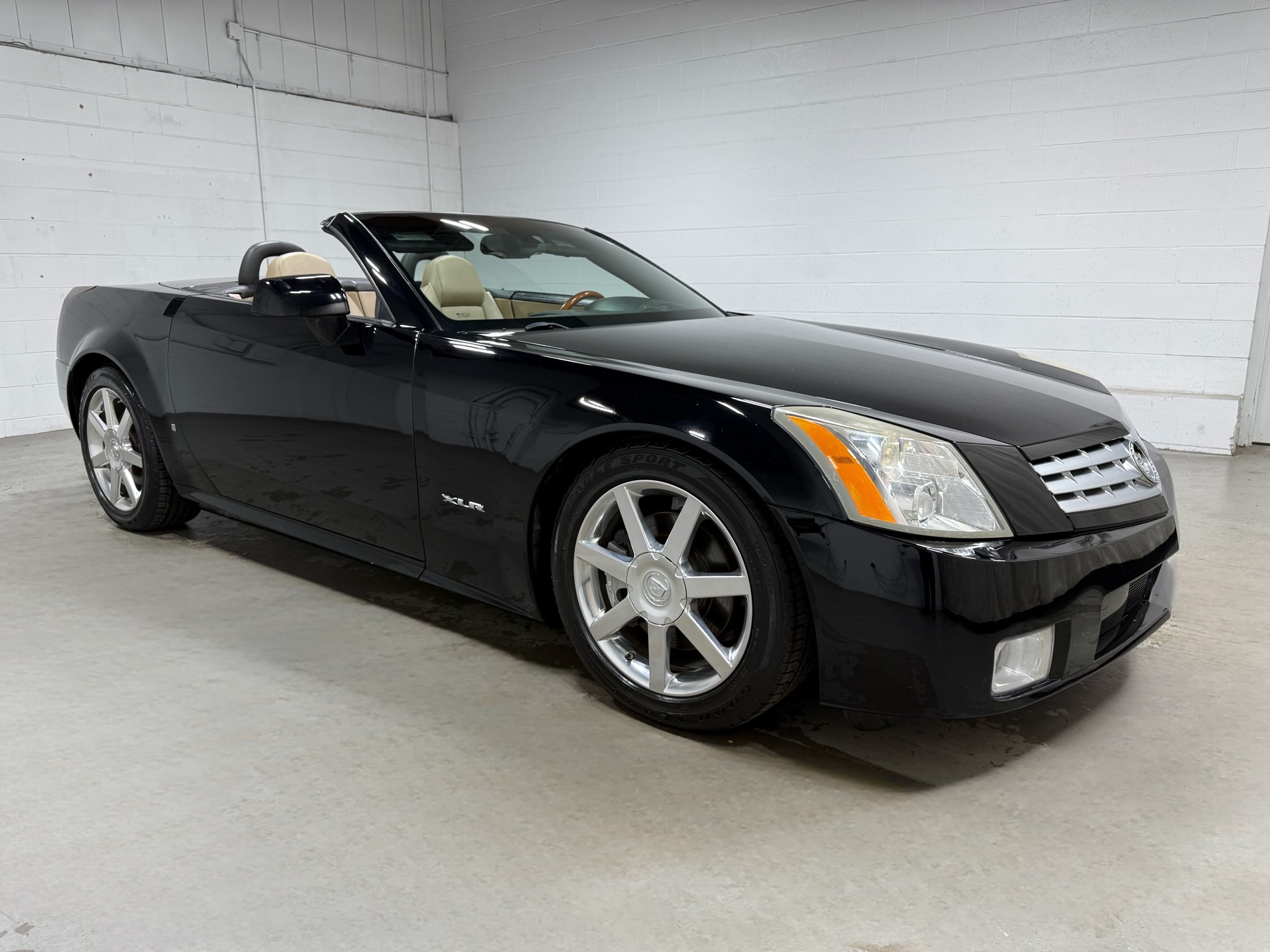 2007 Cadillac XLR Base photo 3