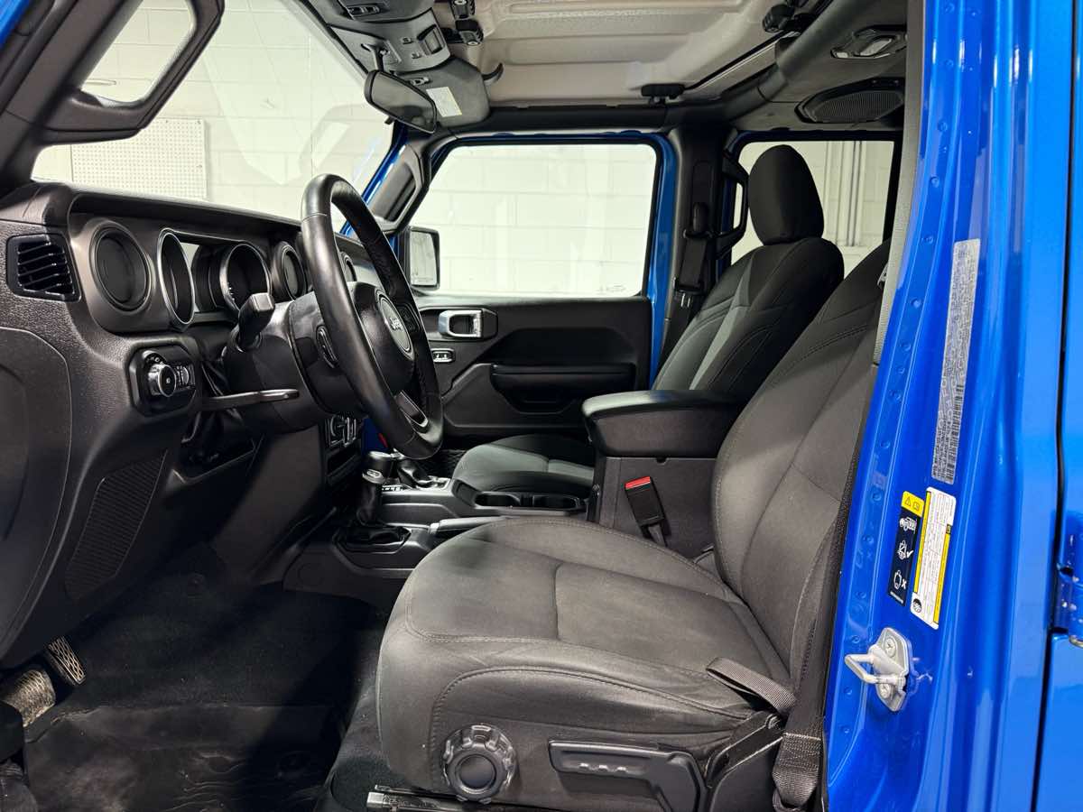 2022 Jeep Wrangler Unlimited High Tide Xtreme Recon photo 2