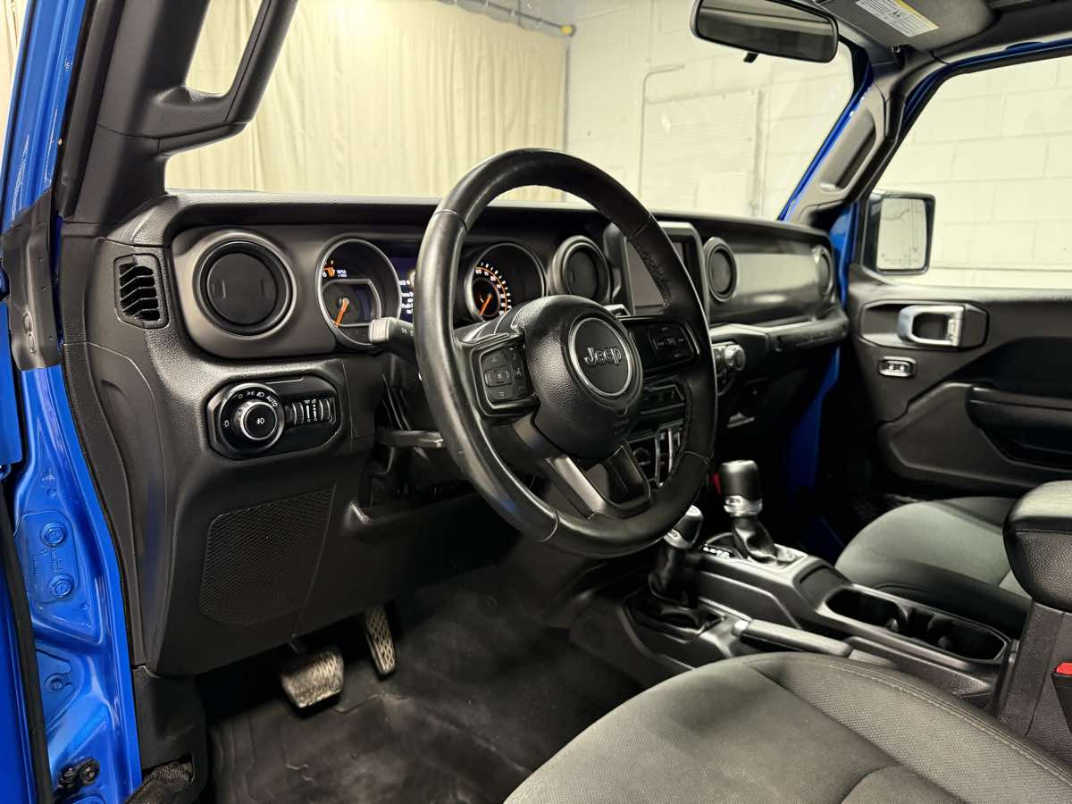 2022 Jeep Wrangler Unlimited High Tide Xtreme Recon photo 3