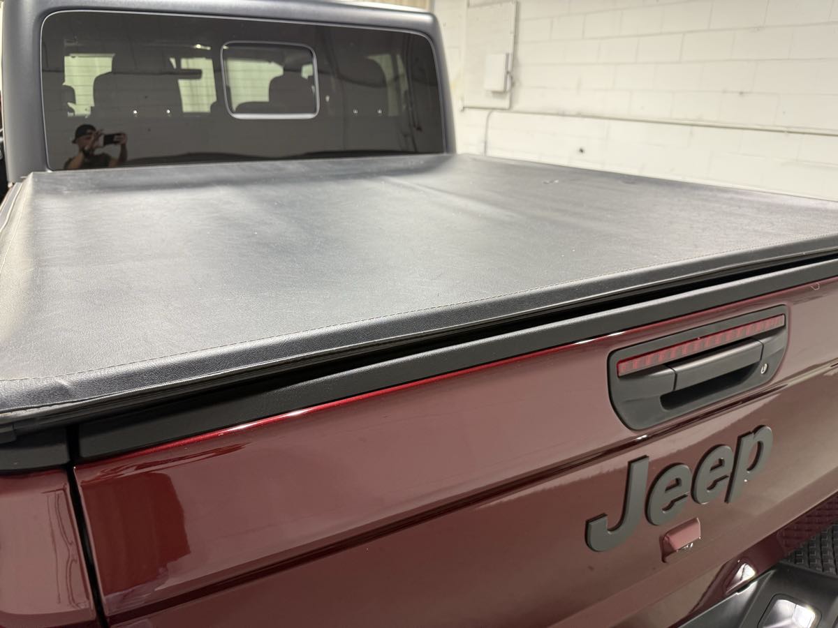 2022 Jeep Gladiator Willys photo 2