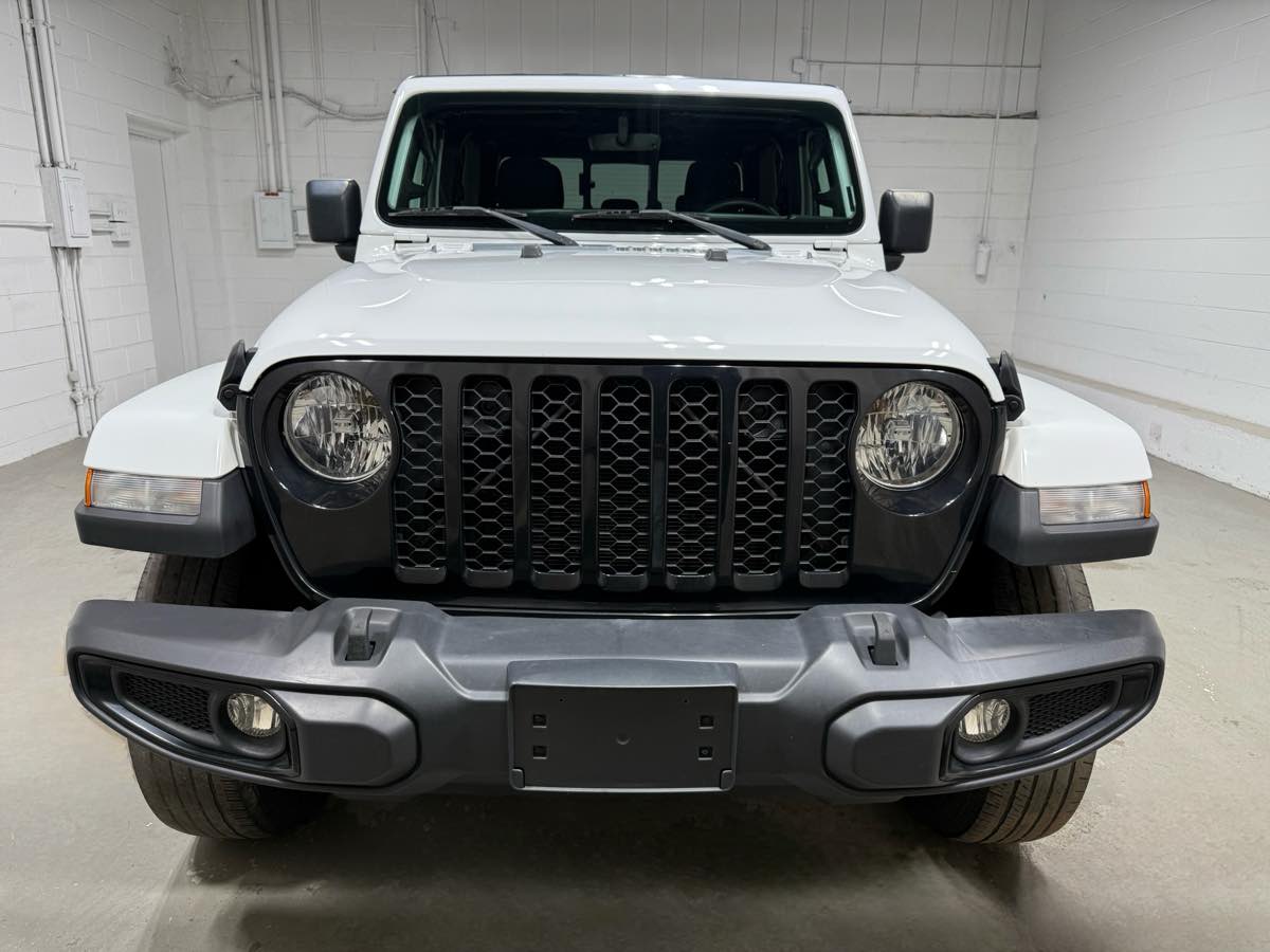 2022 Jeep Gladiator Altitude photo 2