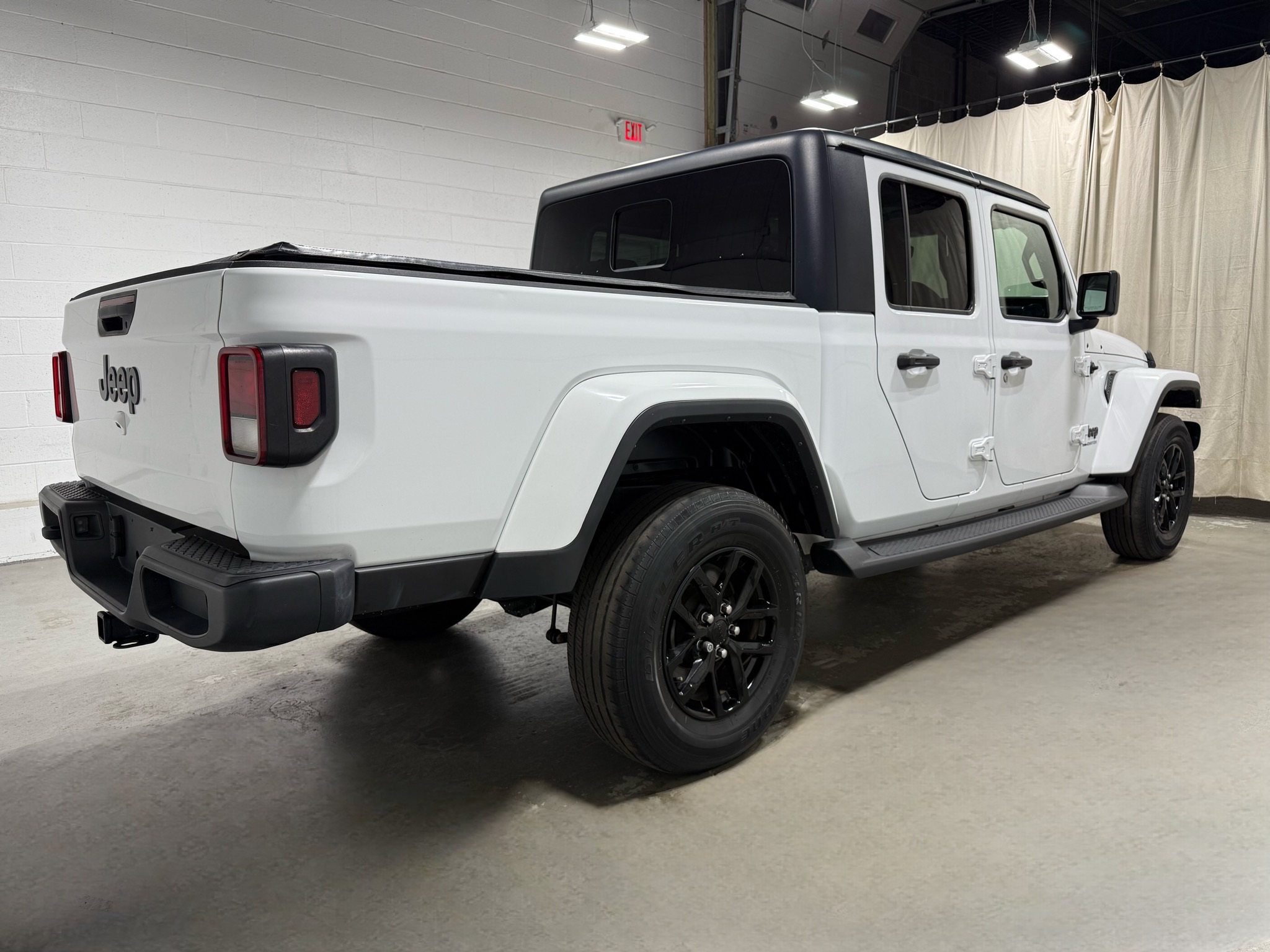 2022 Jeep Gladiator Altitude photo 4