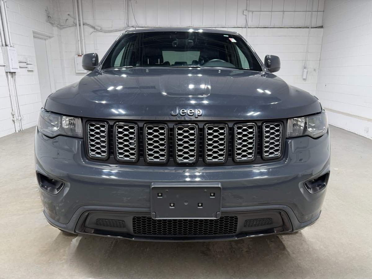 2018 Jeep Grand Cherokee Altitude photo 2
